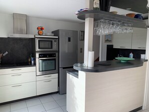 Private kitchen - Villa beach and shops on foot (Saint-Palais-sur-Mer)