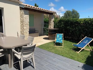 Outdoor dining - Villa beach and shops on foot (Saint-Palais-sur-Mer)