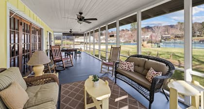 Walk to Shackford Hall • Sleeps 9 • Lake Porch