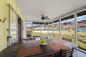 Dining - Walk to Shackford Hall • Sleeps 9 • Lake Porch (Lake Junaluska)