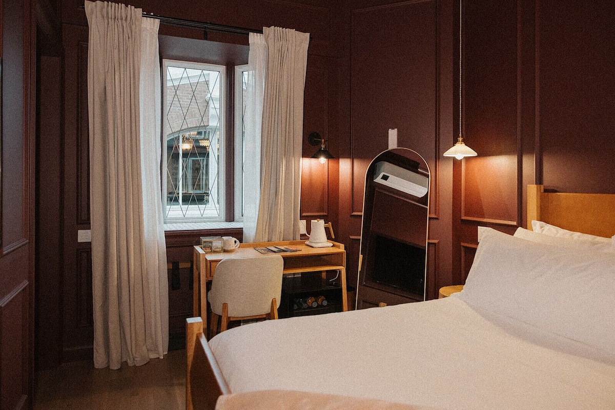 Yhden hengen huone, näköala pihalle