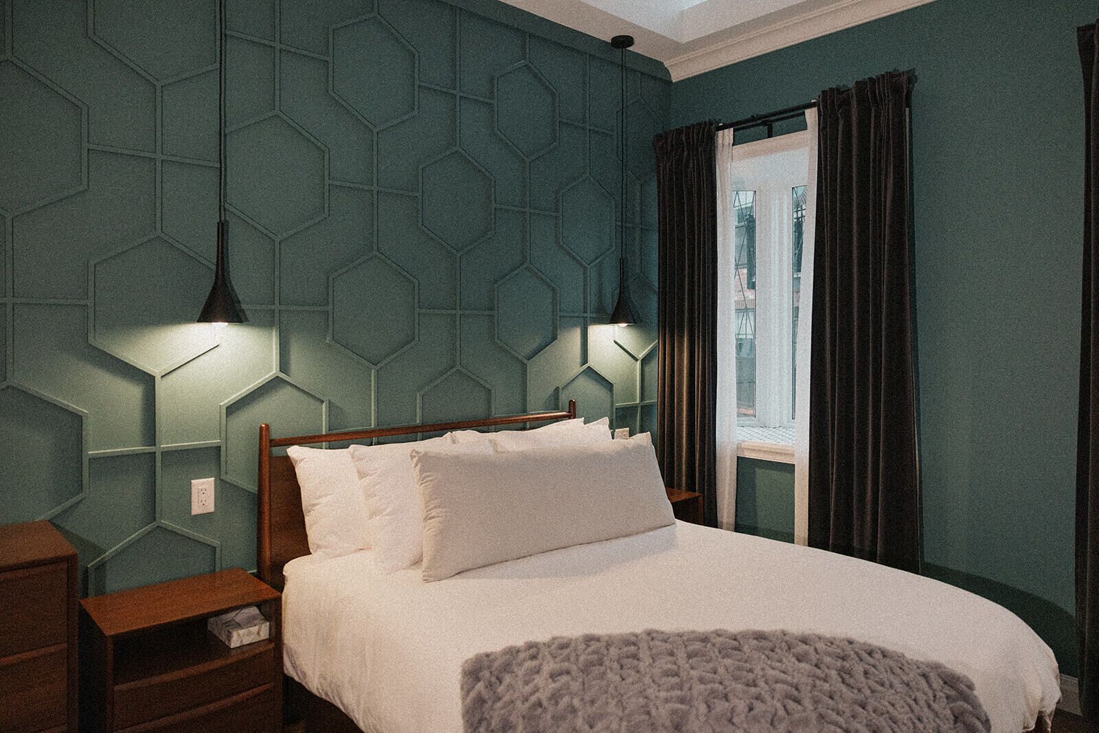 Einzelzimmer, barrierearm, Blick auf den Innenhof