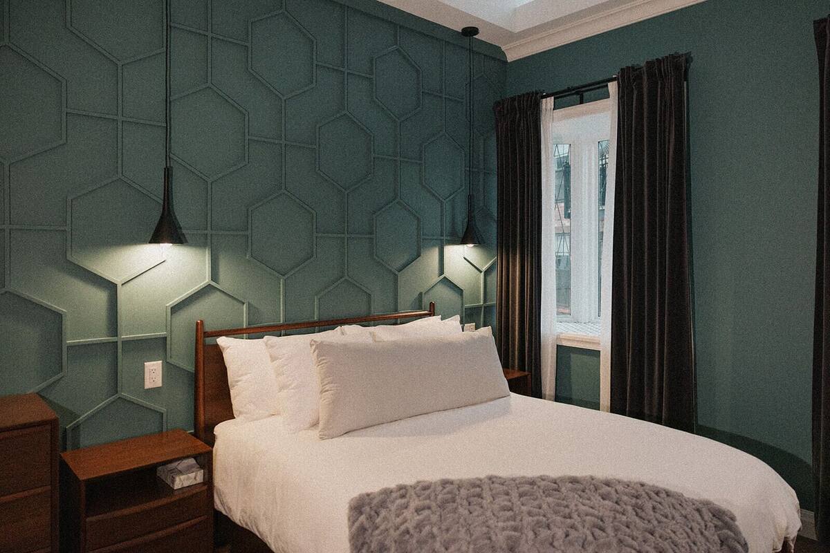 Quarto solteiro, acessível para pessoas com deficiência física, vista para o pátio