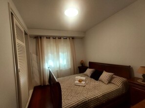 3 habitaciones, tabla de planchar con plancha y wifi gratis 