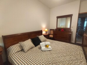 3 bedrooms, iron/ironing board, free WiFi, bed sheets - Apartment near Forum Mall (Aveiro)