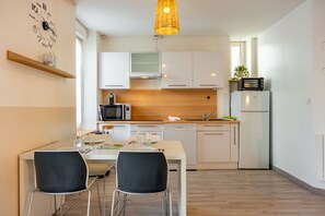 Fridge, microwave, oven, dishwasher - L'agréable de Pierre - 900 m de la gare (Nancy)