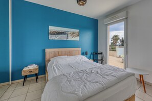 Iron/ironing board - La Terrasse de La Ciotat - climatisé, proche plage (La Ciotat)