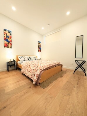 Room - Sanctum - Luxury and Modern Gateway Suite (Calgary)