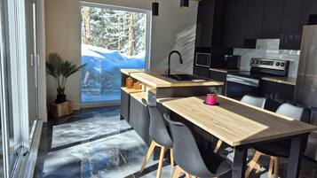 Coffee/tea maker, fridge, microwave, oven