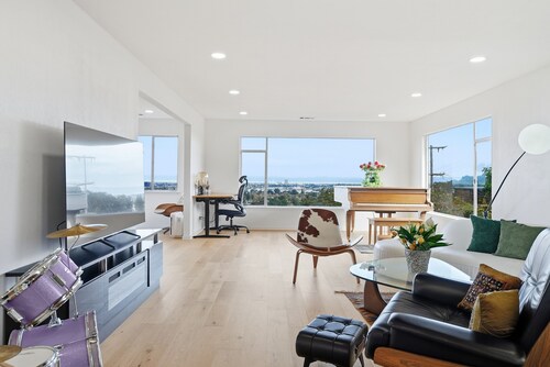 Panoramic Bayview 4BR · Single-Level · 1Gbps WiFi