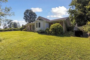 Exterior - 4-bed house w/ new HVAC, fiber internet, and private wooded acre in Bristol (Bristol)