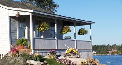 Cozy 2-bedroom cottage located in the heart of inner Boothbay Harbor.