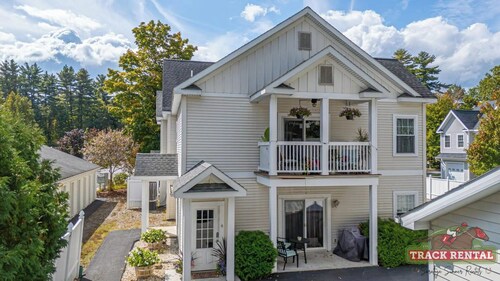 Cozy stay in this 2-bedroom condo!