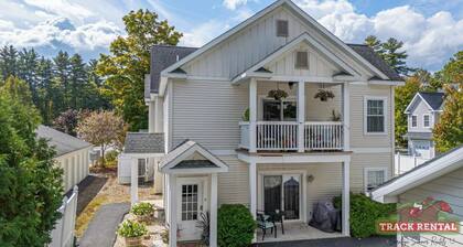 Cozy stay in this 2-bedroom condo!