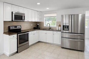 Private kitchen - Entire home in Port Charlotte, Florida (Port Charlotte)