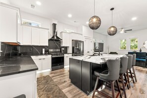 Private kitchen - NEW CONSTRUCTION. Relax, Unwind & Walk to the Beach – The Ultimate Coastal Stay (Edisto Island)