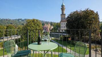 Lejlighed - delvis søudsigt | Udendørs spisemuligheder