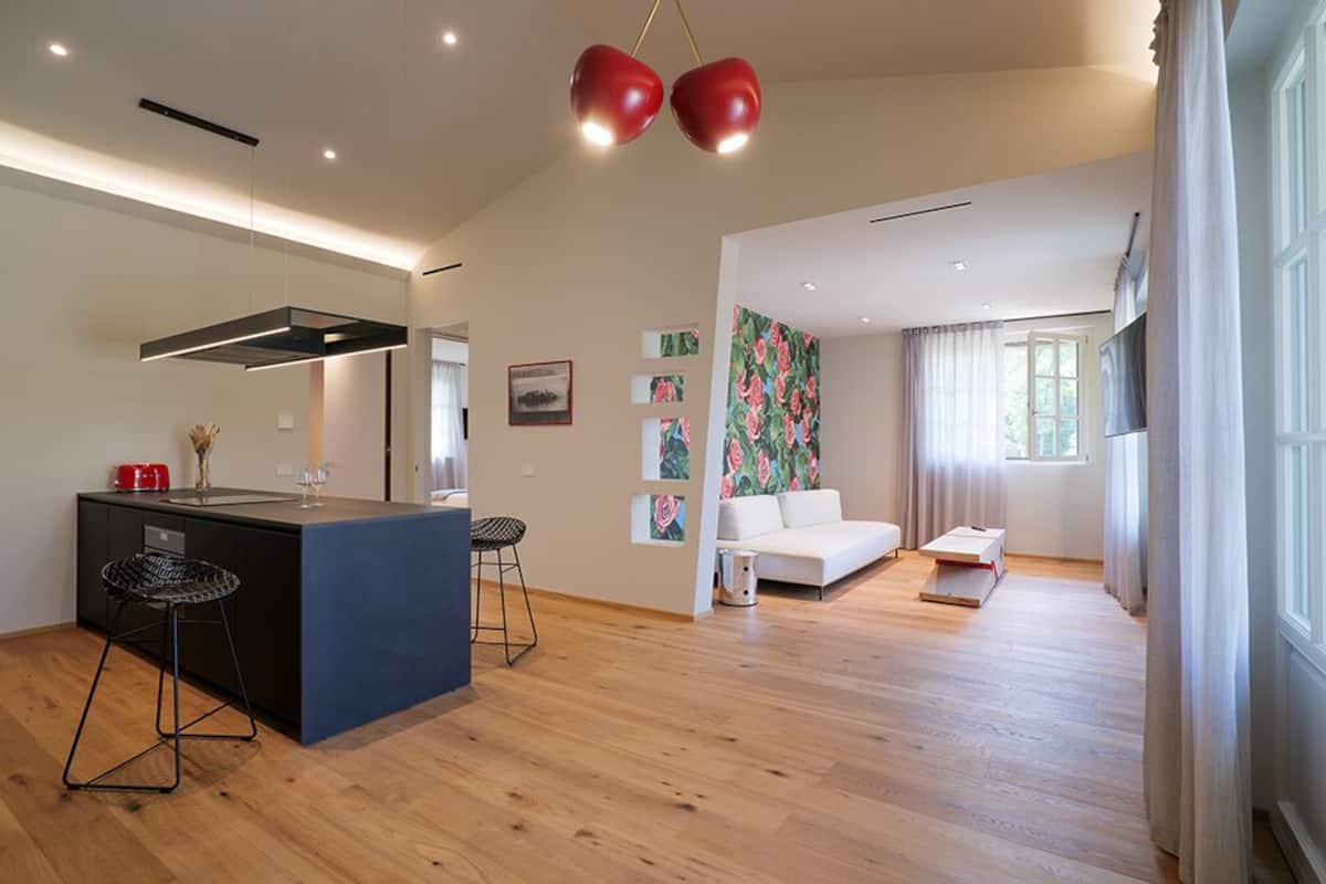 Apartment, Partial Lake View