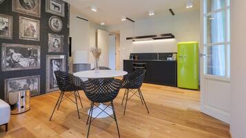 Appartement, gedeeltelijk uitzicht op meer | Dineren