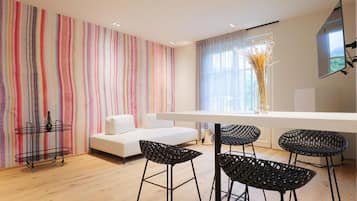 Apartemen, pemandangan kebun | Tempat makan