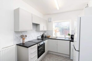 Fridge, microwave, oven, stovetop - Perfect Booking | Central Doncaster 3 Bed Home (South Yorkshire)