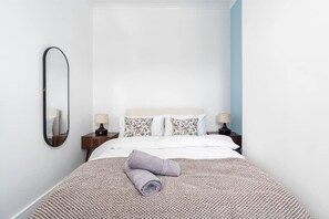 3 bedrooms, iron/ironing board, travel cot, free WiFi - Perfect Booking | Stylish 3 Bed Family Home (South Yorkshire)