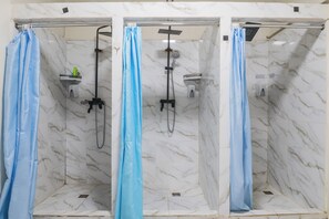 Cabin | Shared bathroom