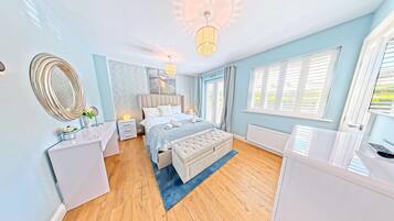 1 dormitorio, tabla de planchar con plancha, wifi gratis y ropa de cama