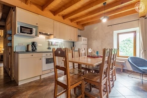 Dining - GITES LE MOULIN - LA COMPOTE (LA COMPOTE)