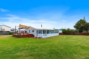 Terrace/patio - Perfect Bach in Pukehina (Pukehina)