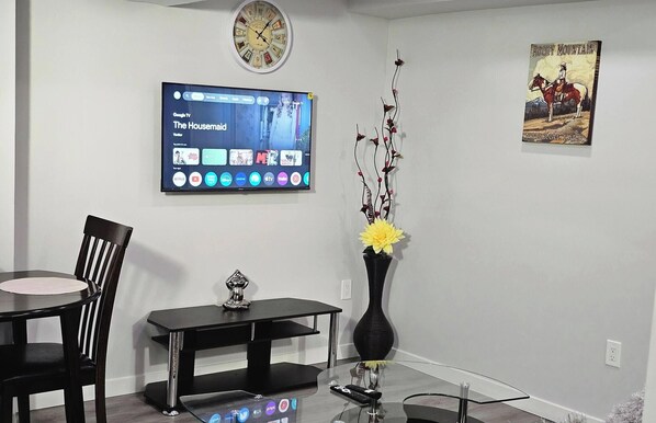 Phòng, 2 phòng ngủ, ban công | Phòng khách