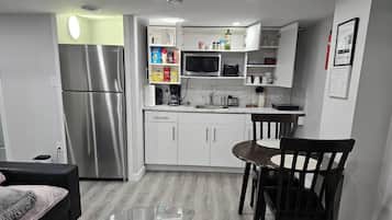 Room, 2 Bedrooms, Balcony | Dining room