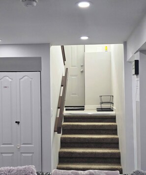 Interior - Room-cozy Basement Retreat With Private (Winnipeg)