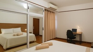3 室のベッドルーム、デスク、アイロン / アイロン台、WiFi (無料)