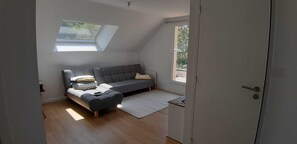 Smart TV, DVD player, books, video library - Peace and quiet in the Pays d'Oust and Brocéliande regions (Montertelot)