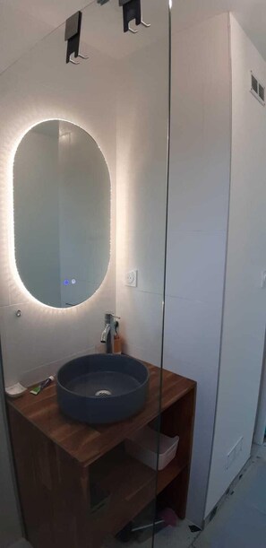 Bathroom - Vrbo Property (Montertelot)