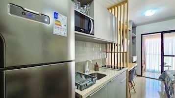 Superior Studio, Balcony, Sea View | Private kitchen