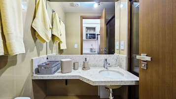 Studio Superior - balkong - havsutsikt | Badrum