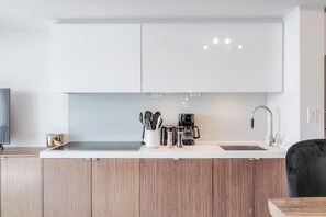 Suite Confort, balcón, vista al lago | Cocina privada