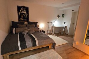 1 bedroom, iron/ironing board, WiFi, bed sheets - Small but mighty, at the gates of Cologne (Pulheim)