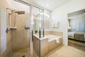Shower, hair dryer, towels, soap - Windsor Resort, Private Pool & Theater, Game Room (Davenport)