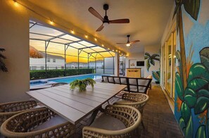 Dining - Windsor Resort, Private Pool & Theater, Game Room (Davenport)