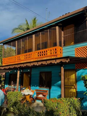 Outdoor dining - Caribbean House Puerto Viejo (Puerto Viejo de Talamanca)