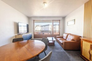 TV - Plages & bourg à pieds : appartement 2 chambres (Larmor-Plage)