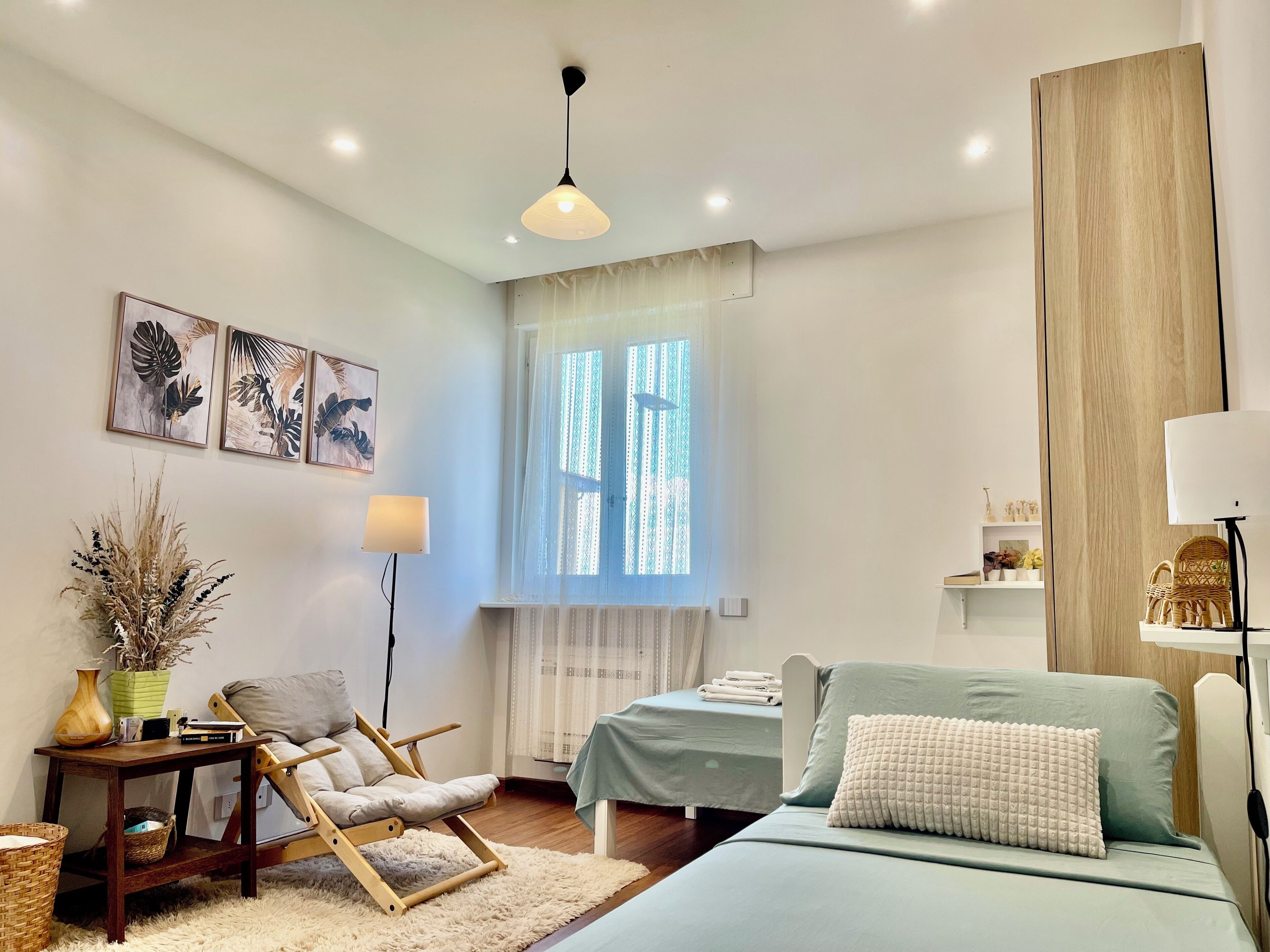 Iron/ironing board, WiFi, bed sheets