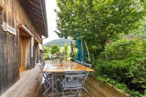 Outdoor dining - GITES LE MOULIN - LANCHETTE (LA COMPOTE)