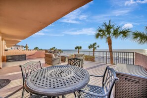 Apartment - 30ft Oceanfront Balcony 3B Direct Beach Access (Indian Shores)