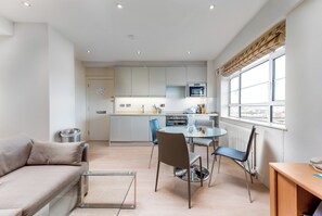 Interior - Nell Gwynn House Apartments & Rooms (London)