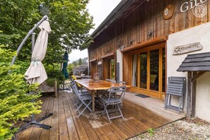 Outdoor dining - GITES LE MOULIN - ROCHETTE (LA COMPOTE)