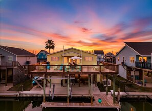 Exterior - Reel Fun in Sea Isle! Waterfront, Boatlift, Pet friendly, Canal, Arcade Game! (Galveston)